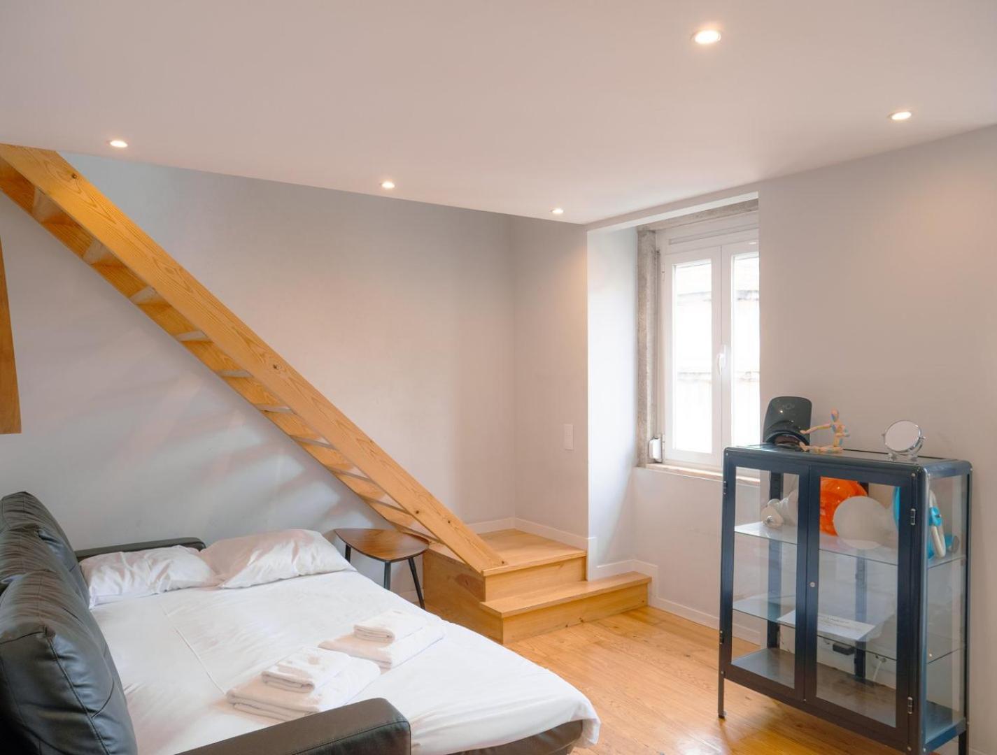 Charming Duplex In Graca | By Airnest Apartment